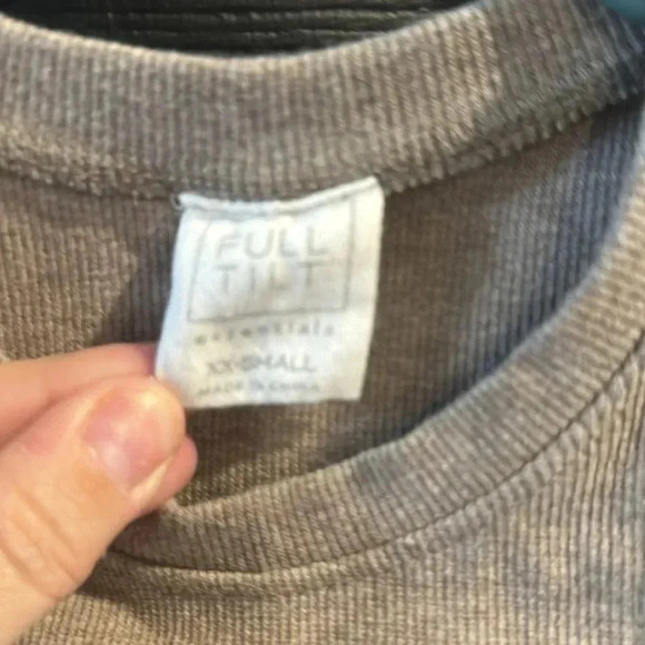 FULL TILT- Crop top - Picture 3 of 3